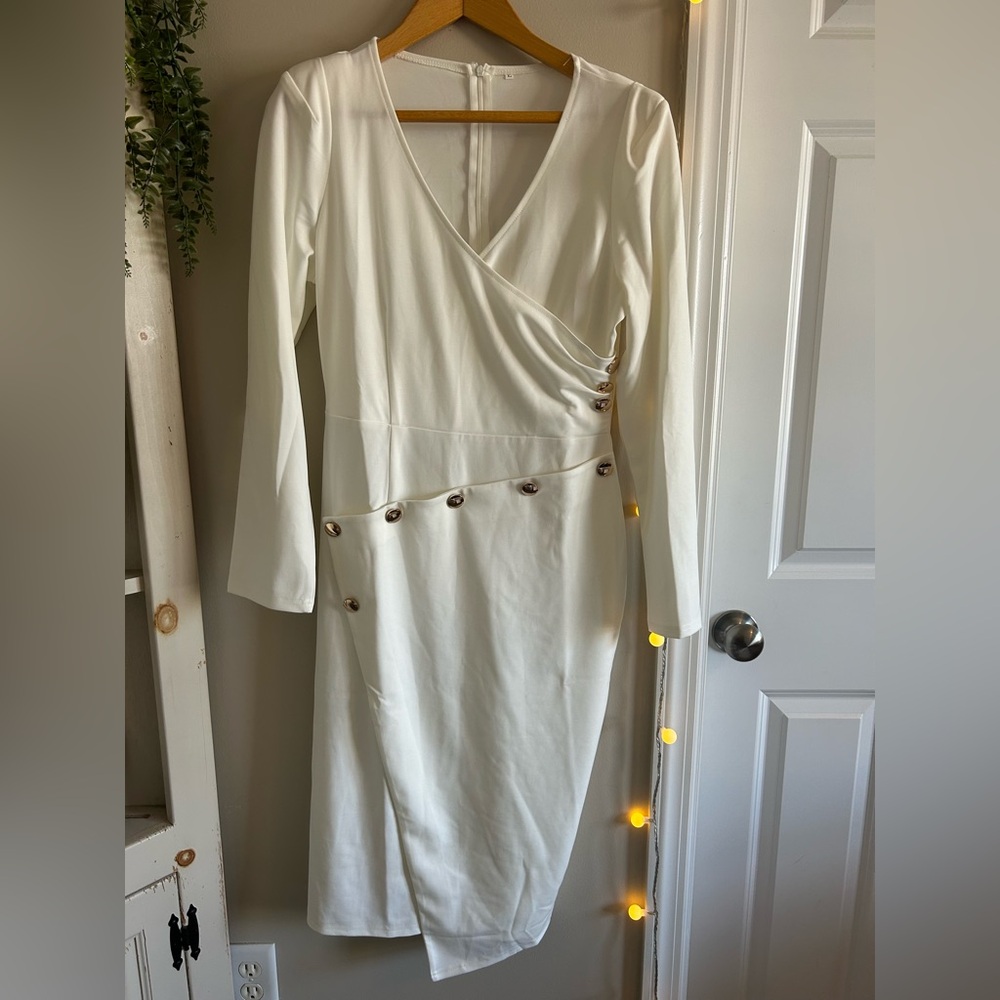 White midi dress with gold Button-Detail